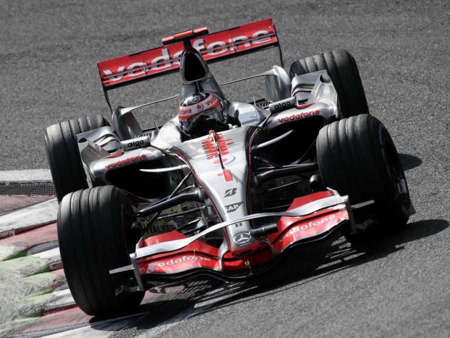  McLaren Mercedes-Benz MP4-22 2007 года  (фото 5 из 16)